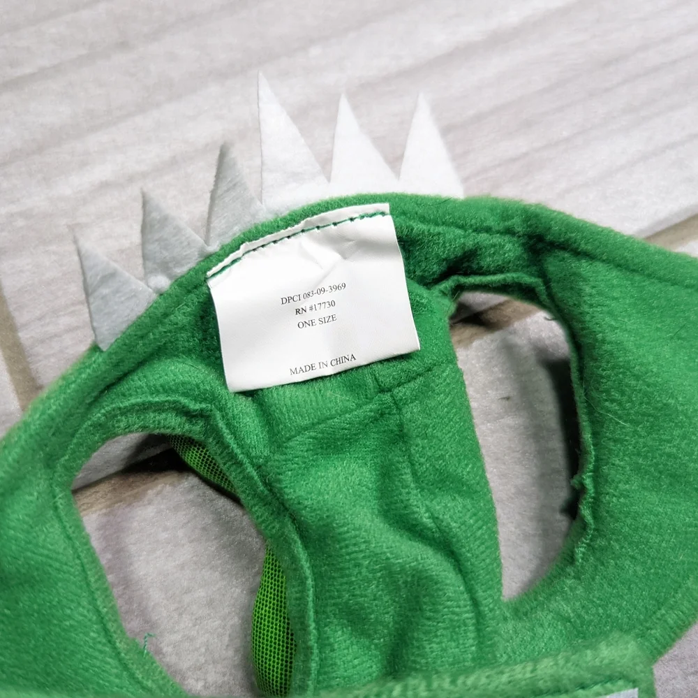 Pet dinosaur costume for cat or small dog